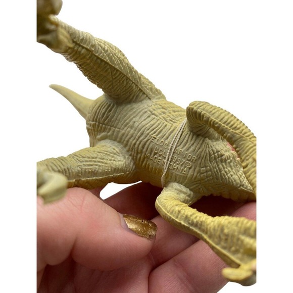 Velociraptor Dinosaur 1997 Figurine Toy Display 9 Velociraptor Dinosaur 1997 Boley Figurine Toy Display 9\